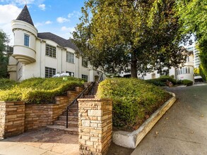 8425 Fountain Avenue, in West Hollywood, CA - Building Photo - Building Photo