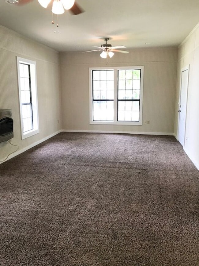 1004 Ave F in Moody, TX - Building Photo - Building Photo