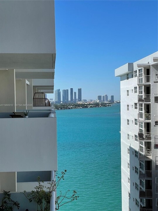 1200 West Ave in Miami Beach, FL - Building Photo