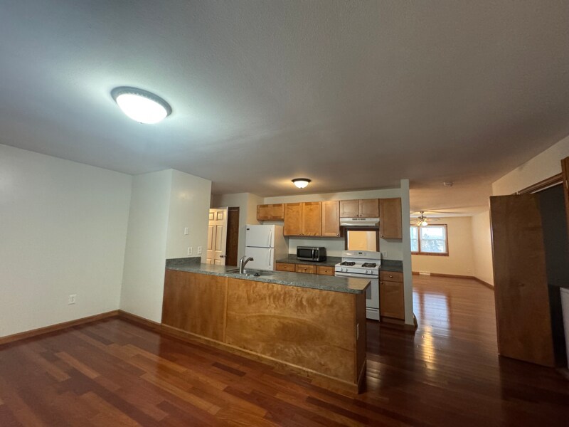 99 Buckley Rd in Liverpool, NY - Building Photo