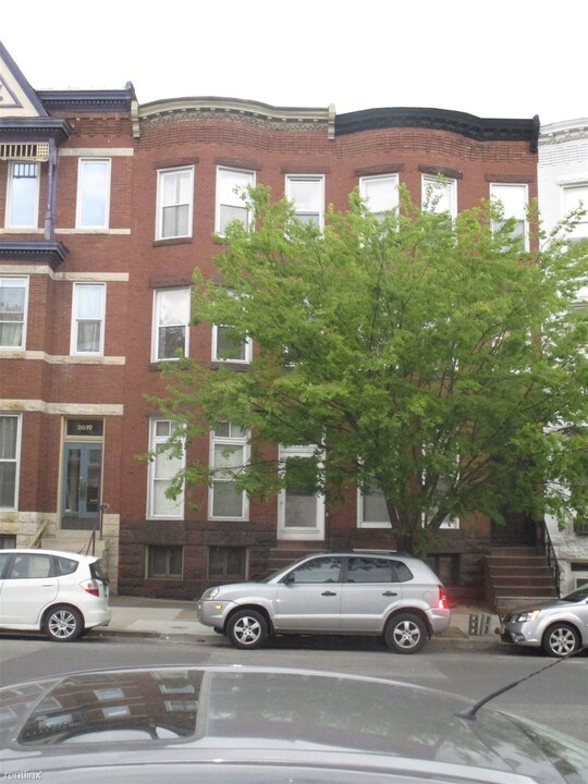 2635 N Charles St-Unit -Apt 2 in Baltimore, MD - Building Photo