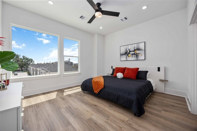 property at 1941 Knoll St