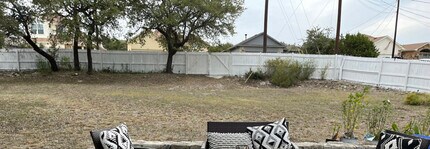 17510 Lake Shore Dr in Dripping Springs, TX - Building Photo - Building Photo