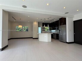 2209 Red Rd in Miami, FL - Building Photo