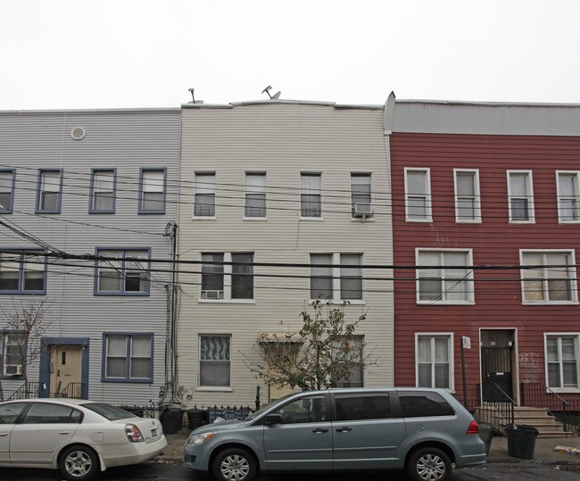 44 Driggs Ave in Brooklyn, NY - Building Photo - Building Photo