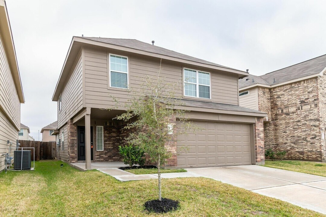 6126 Dawn Misty Ln in Houston, TX - Building Photo