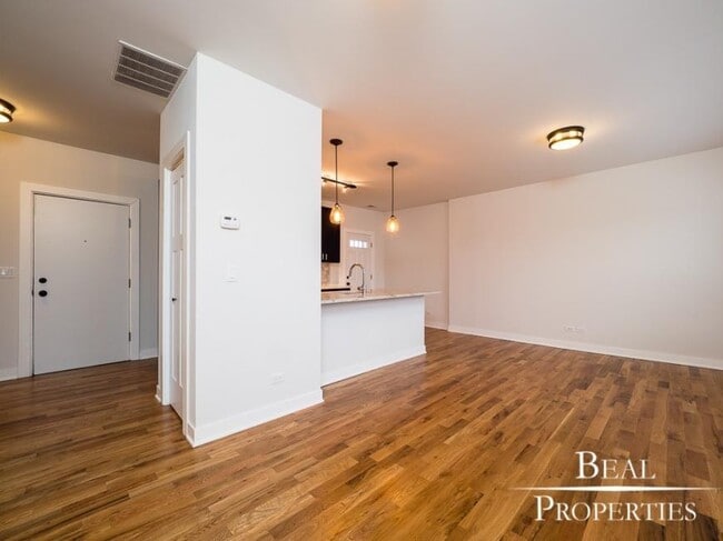 2209 W Eastwood Ave in Chicago, IL - Building Photo - Building Photo
