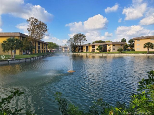 8025 S Colony Cir-Unit -20F in Tamarac, FL - Building Photo