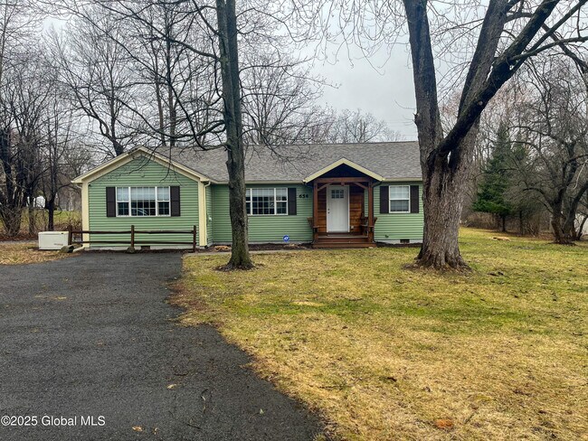 654 Sacandaga Rd in Schenectady, NY - Building Photo - Building Photo