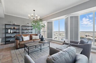 3401 Lee Pkwy in Dallas, TX - Building Photo - Building Photo
