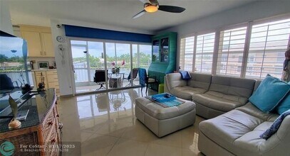 745 SE 19th Ave in Deerfield Beach, FL - Building Photo - Building Photo