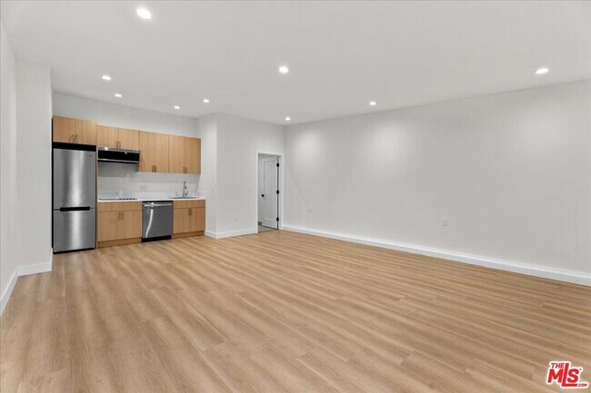 8644 Venice Blvd. in Los Angeles, CA - Building Photo - Building Photo
