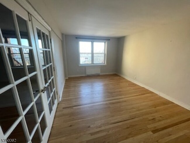8550 JFK Blvd E in North Bergen, NJ - Foto de edificio - Building Photo