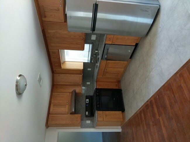 19061 Madison Ave in Castro Valley, CA - Foto de edificio - Building Photo