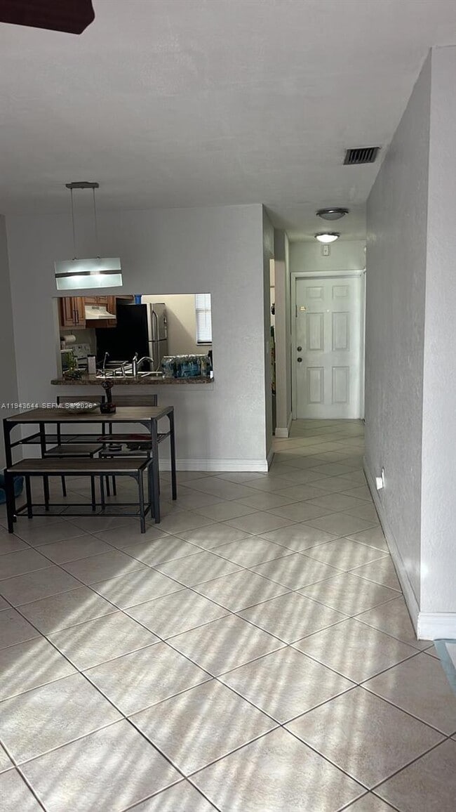 940 NW 104th Ave in Pembroke Pines, FL - Building Photo - Building Photo