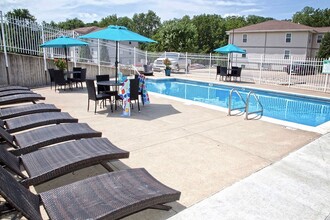 Cedar Creek Crossing Apartments in Quincy, IL - Building Photo - Building Photo