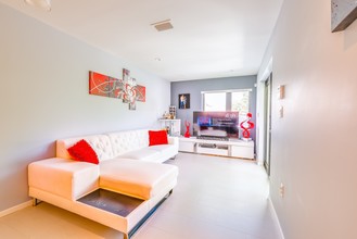 7242-7244 SW 22nd St in Miami, FL - Foto de edificio - Interior Photo