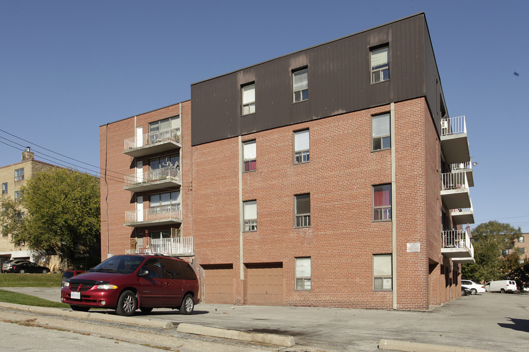 5 Kinsdale Ln in Toronto, ON - Building Photo