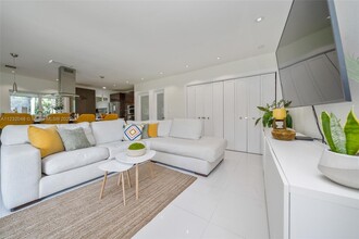 7544 SW 78th Terrace in Miami, FL - Foto de edificio - Building Photo