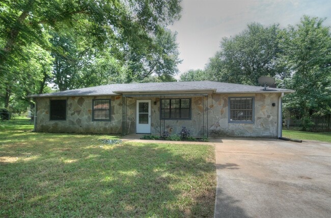property at 118 Dexter Cir