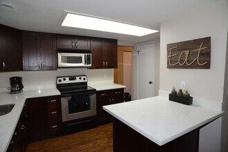 11430 99th Pl NE, Unit 1 in Kirkland, WA - Building Photo - Building Photo