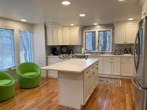 51 D Jackson St in Newton, MA - Building Photo - Building Photo