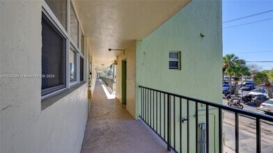 5321 NE 24th Ter, Unit 205A in Fort Lauderdale, FL - Foto de edificio - Building Photo