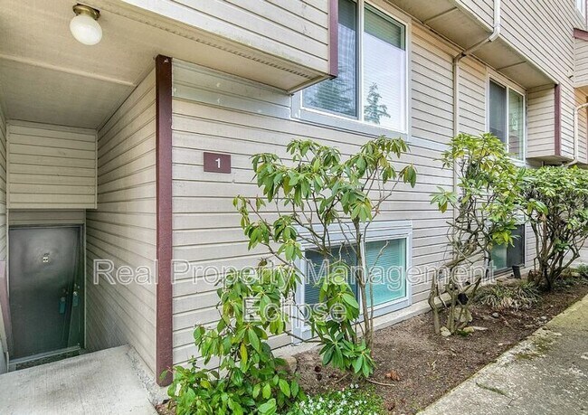 4415 145th Ave NE in Bellevue, WA - Building Photo - Building Photo