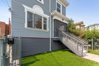 1015 Martin Luther King Jr Way, Unit 1 in Oakland, CA - Building Photo - Building Photo