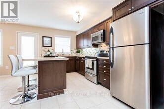 248 Georgian Dr in Oakville, ON - Building Photo - Building Photo