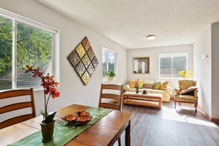 619-625 Snelling Ave N in St. Paul, MN - Building Photo