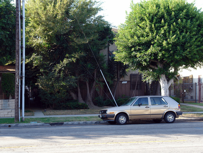 636 W Queen St in Inglewood, CA - Foto de edificio - Building Photo