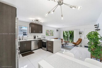 710 11th St in Miami Beach, FL - Building Photo - Building Photo