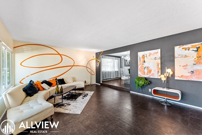 784 S Lowry St in Orange, CA - Foto de edificio - Building Photo