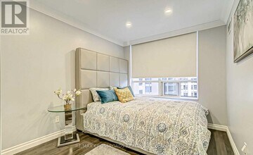 5-15 Northtown Way in Toronto, ON - Building Photo - Building Photo