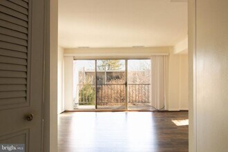 37 Canterbury Square in Alexandria, VA - Building Photo - Building Photo