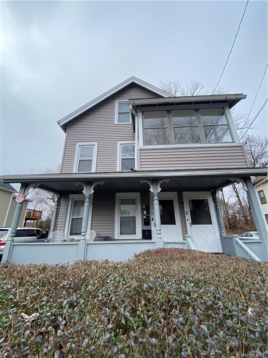 21 Lincoln Ave, Unit 2 in Poughkeepsie, NY - Building Photo