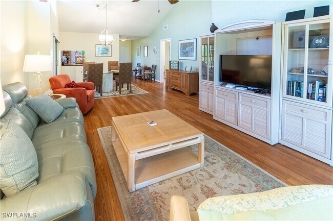 522 Beachwalk Cir in Naples, FL - Building Photo - Building Photo