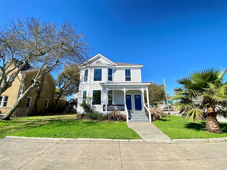 2001 29th St in Galveston, TX - Building Photo