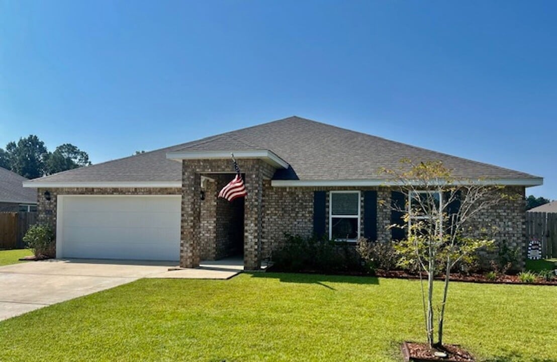18155 Big Leaf Dr in Gulfport, MS - Building Photo