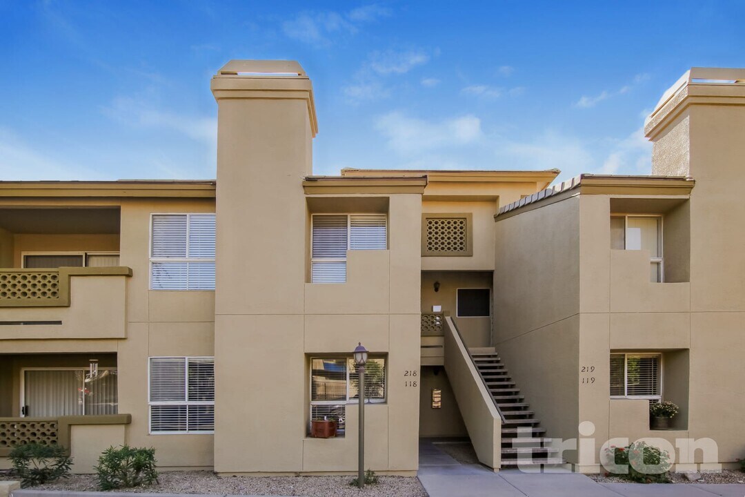 1880 E Morten Ave in Phoenix, AZ - Building Photo