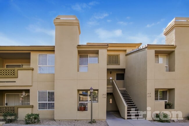 property at 1880 E Morten Ave