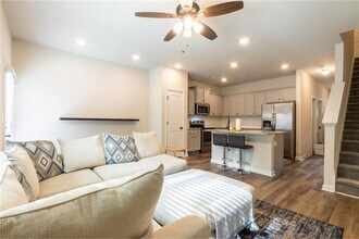 3006 Bayrose Cir in Atlanta, GA - Building Photo - Building Photo