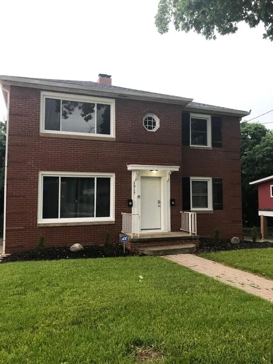 1917 Fulton Rd NW, Unit Duplex lower in Canton, OH - Foto de edificio