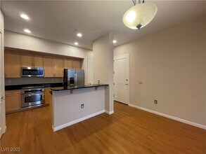 68 E Serene Ave in Las Vegas, NV - Building Photo - Building Photo