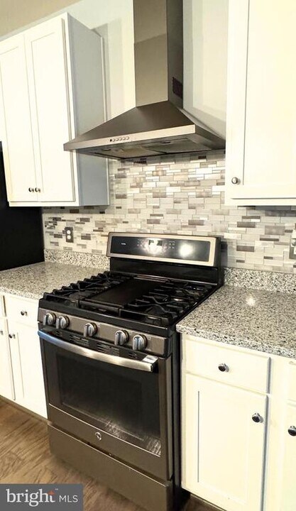 46418 Rilassare Terrace in Sterling, VA - Building Photo