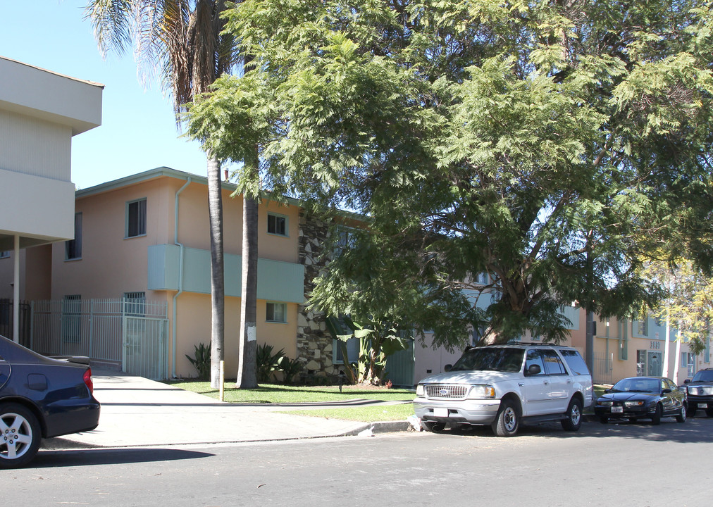 Buckingham Apartments in Los Angeles, CA - Building Photo