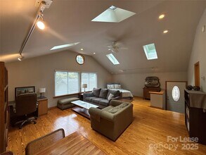 1330 Cedar Ln in Charlotte, NC - Building Photo - Building Photo
