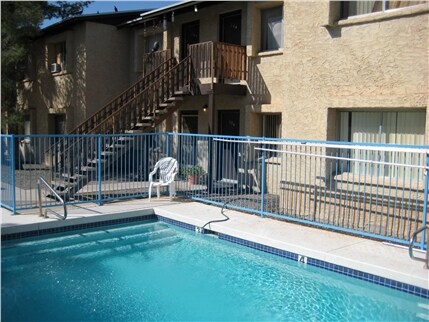 View 21 Apartments in Phoenix, AZ - Foto de edificio - Building Photo