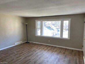 186 Logan St in Bedford, OH - Building Photo - Building Photo